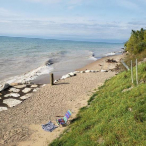 Happy Landings - Farmhouse coastal home with tram and stairs to beach access!